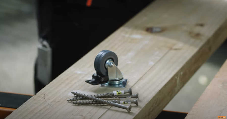 How to build a planter box - Fasteners and wheels